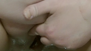 peeing in the bath