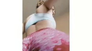 Just shakin my ass in these cute pants
