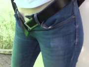 Sie pisst wie ein Hund auf die Strasse 15/16