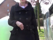 Sie pisst wie ein Hund auf die Strasse 6/16