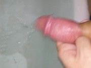 12 выстрелов спермы дважды писает и дрочит. PISSING