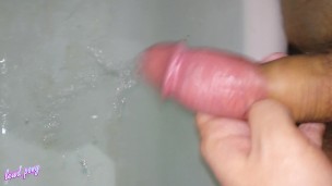 12 выстрелов спермы дважды писает и дрочит. PISSING