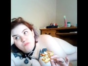 hot chubby girlfriend eats entire pizza