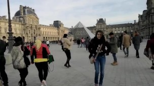Susy Blue flashing in front of the Louvre (Paris)