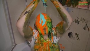 BBW covers herself in paint from head to toe 