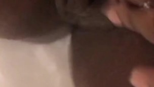 Fat pussy soaking n water 