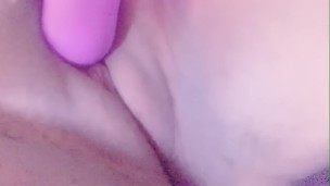 VIBRATOR ON FAT YOUNG PUSSY