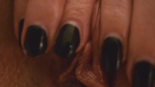 Woman masturbates pussy, clit closeup. Fingers slide on the clitoris.