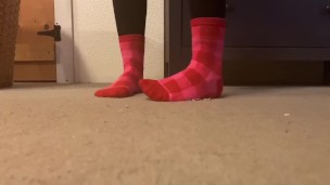 Giantess Kristine in red 