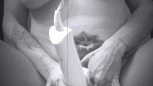 Eu me faço gozar com meu Hitachi