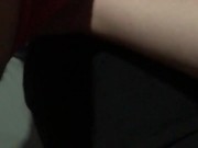 SE LA ARRIMO A MI MADRASTRA MIENTRAS LE AYUDO A CERRAR SU VESTIDO 10/16