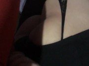 SE LA ARRIMO A MI MADRASTRA MIENTRAS LE AYUDO A CERRAR SU VESTIDO 12/16