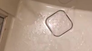 射精後にお風呂で我慢できずにおしっこ