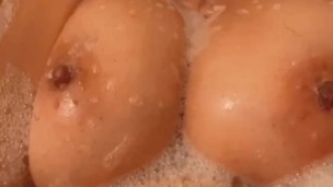 Join me for a bath. VingtSavage