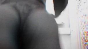 Lightskin MILF shakes ass