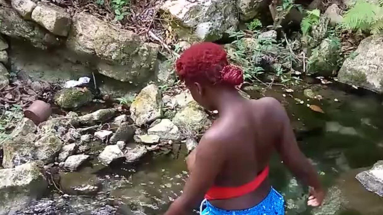 Ruiva novinha exibindo peitos grandes em público ação ao ar livre - Vídeo de sexo grátis - RedTube