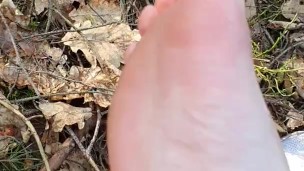 Playing with my sweaty Feet outdoors in the Forest
