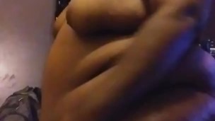 Indigo、そのお尻はとても太っています!