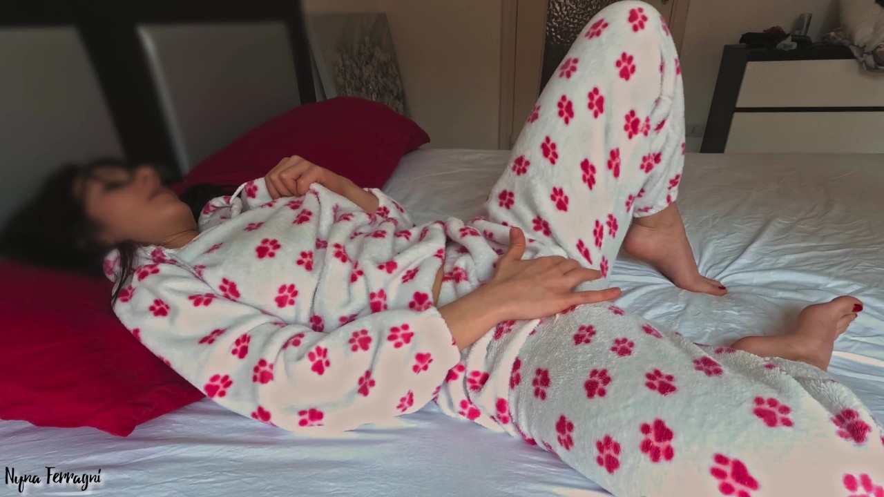 Não repara no pijama, só me come - novinha perfeita - Vídeo de sexo grátis - RedTube