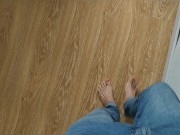 Трахнул телку с шикарной жопой, которая застряла в диване 1/16