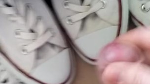 Cumming on girlfriend shoes