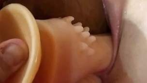 Две игрушки в одной дырочке