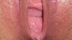 Loose pussy pissing straight to the camera