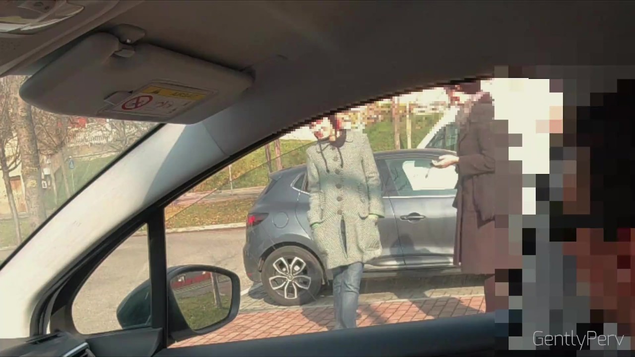 DICK FLASH CAR part 2. La troia infila la mano e mi fa godere - RedTube