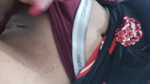 Escondida en baño publico