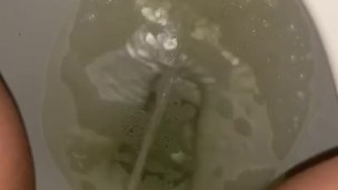 Strong foamy morning piss