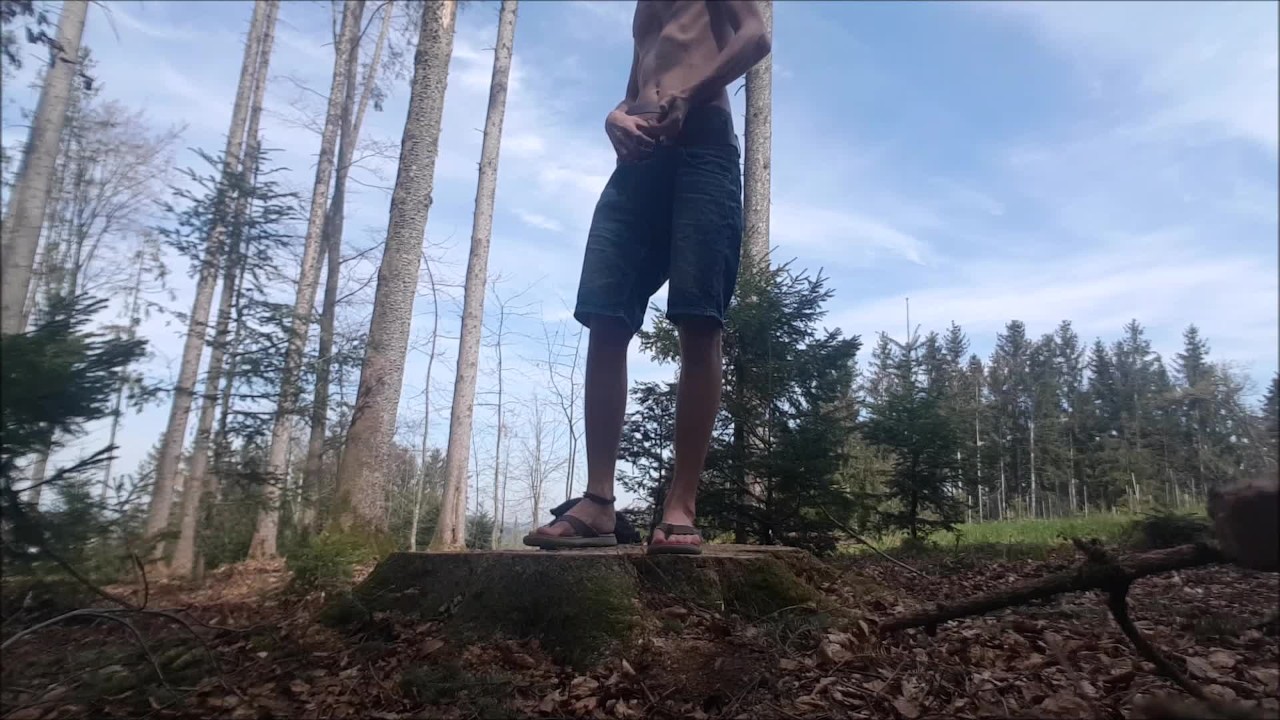 Public naked in the forest with cum - 無料セックスビデオ - RedTube