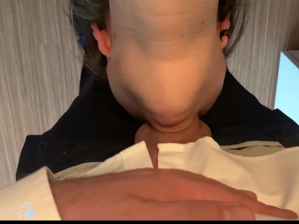 sexy persönliche Assistentin für face fuck und deep throat benutzt