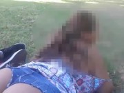 Un chico le mete los dedos a mi mujer en un parque público 14/16