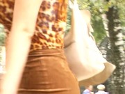Красивая недотрога стесняясь писает - Screenshot 16 of 16 - HD