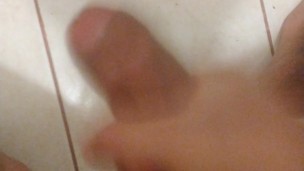Masturbándome en el baño 