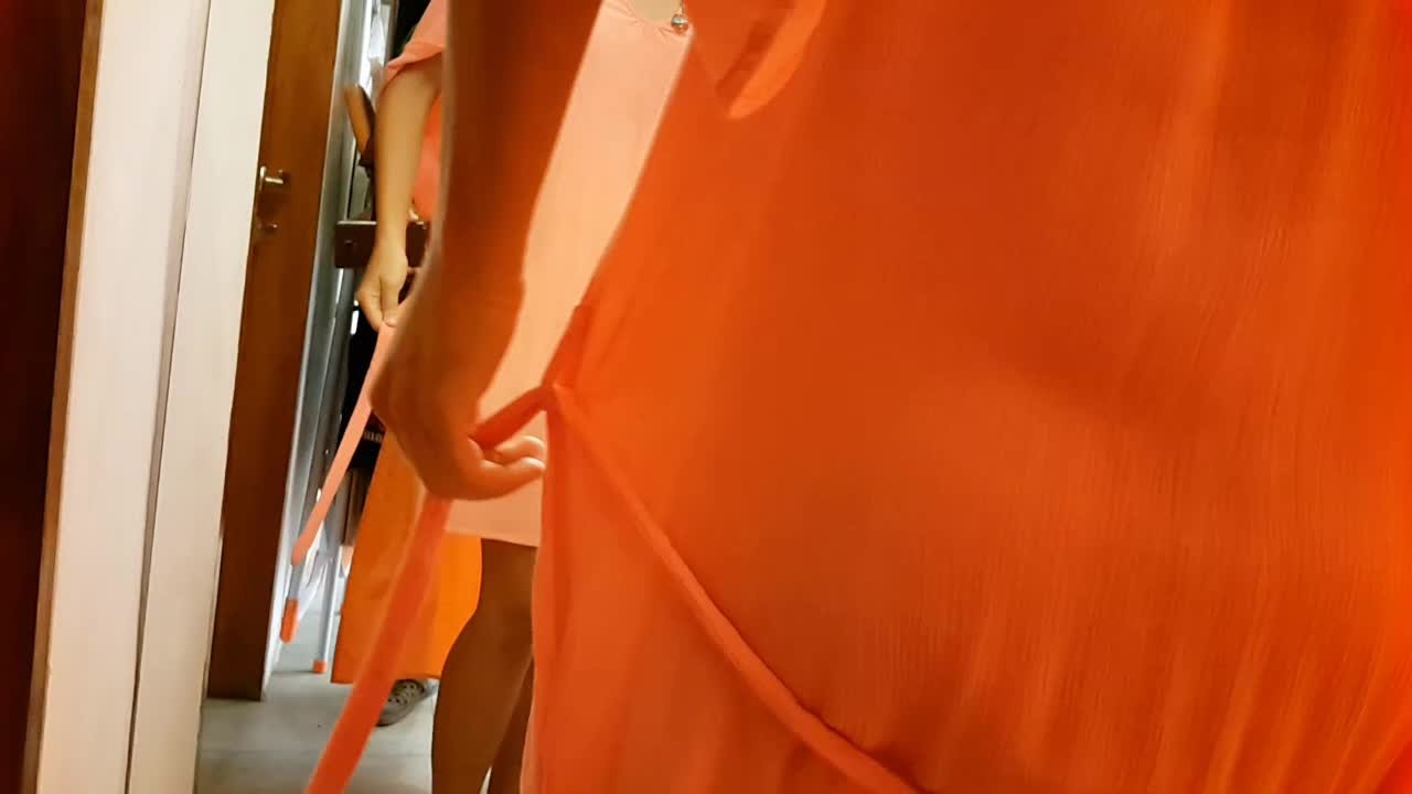 ショップ更衣室盗撮#買い物中にパンティーを公開しません - 無料セックスビデオ - RedTube