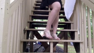 Desperate morning piss outside no panties