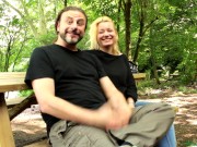 Studentessa Italiana Bacia e Sega Masturba il Suo Professore Al Parco ITA 15/16