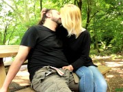 Studentessa Italiana Bacia e Sega Masturba il Suo Professore Al Parco ITA 5/16