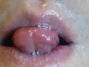 Cосу язык крупным планом. ASMR VIDEO - Screenshot 1 of 16 - HD