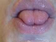 Cосу язык крупным планом. ASMR VIDEO - Screenshot 11 of 16 - HD