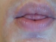 Cосу язык крупным планом. ASMR VIDEO - Screenshot 12 of 16 - Close Up