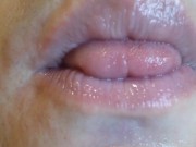 Cосу язык крупным планом. ASMR VIDEO - Screenshot 2 of 16 - Close Up