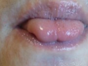 Cосу язык крупным планом. ASMR VIDEO - Screenshot 3 of 16 - Lips
