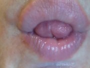 Cосу язык крупным планом. ASMR VIDEO - Screenshot 7 of 16 - Close Up