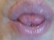 Cосу язык крупным планом. ASMR VIDEO - Screenshot 8 of 16 - Lips