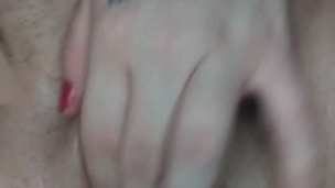 Slutty Milf fucks pussy until she squirts