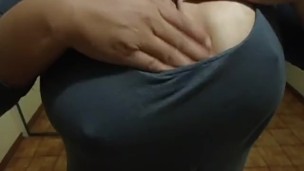 Gorda BBW Tetona estruja sus Grandes Tetas