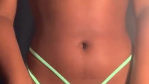 EBONY TWERKING IN SEXY THONG