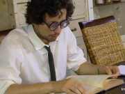 Scarlet e il Secchione Trailer Sfigato Nerd annusa piedi lecca piedi ITA 3/16